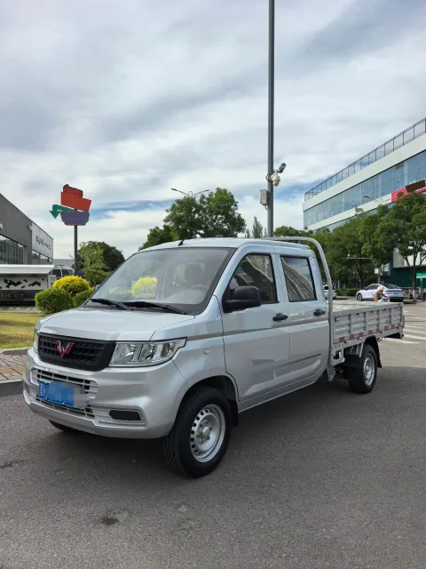 Wuling 2021 Rongguang New Card 1.5 "Car to the Countryside" Edition LV0 Extended Double Cab, Manual Transmission