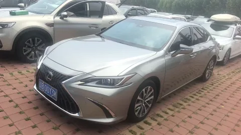 2022 Lexus ES 300h Excellence Edition