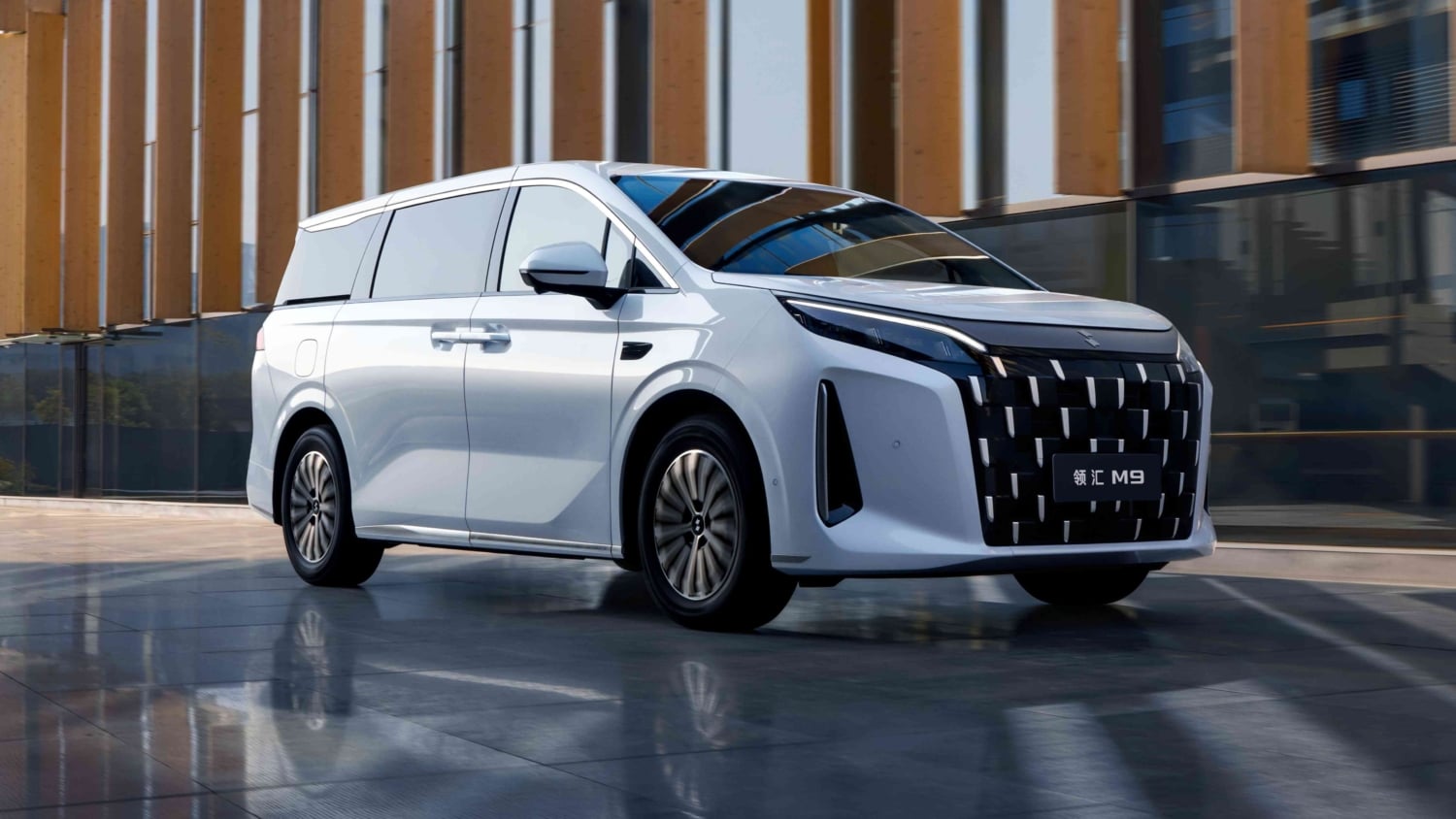 BYD Launches Linghui M9 Plug-In Hybrid MPV for Ride-Hailing at $27,770 in China