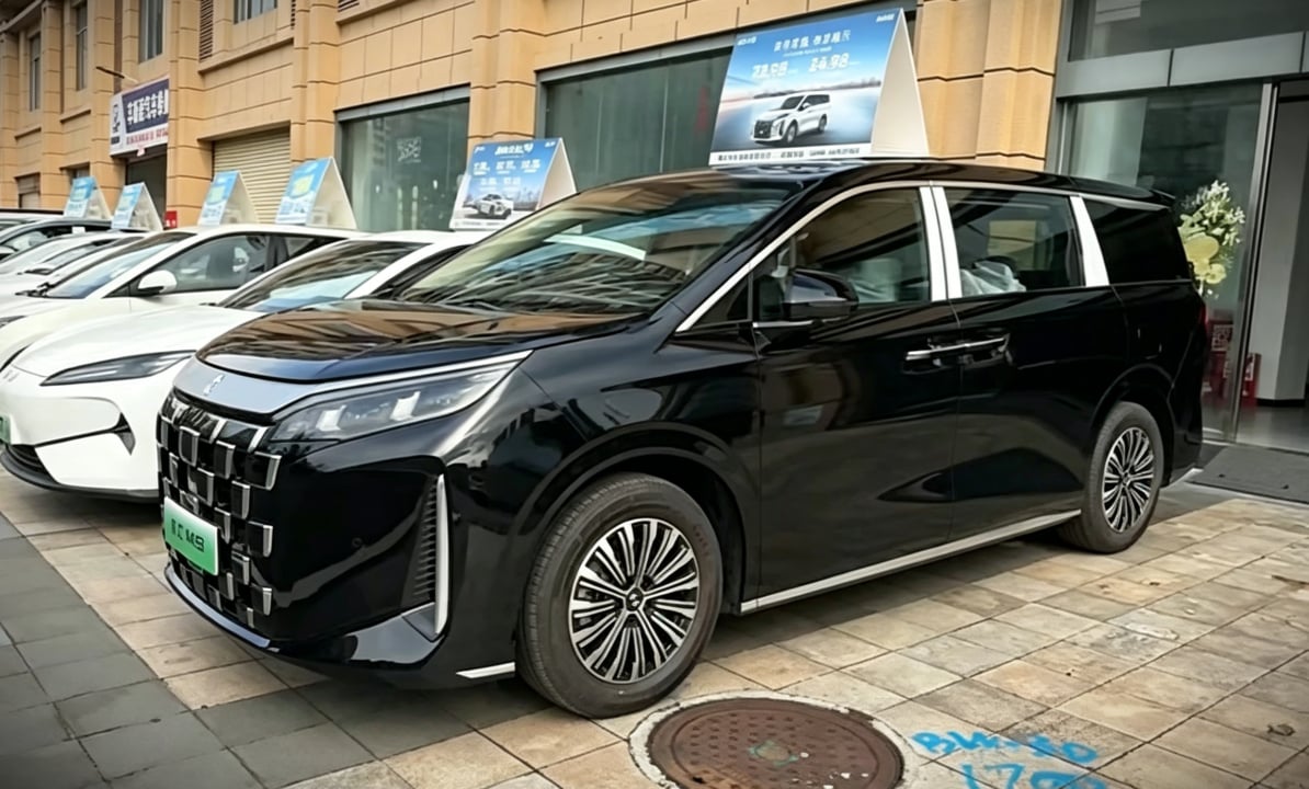 BYD Linghui M9 Flagship Hybrid Van Hits Chinese Showrooms Ahead of Official Launch